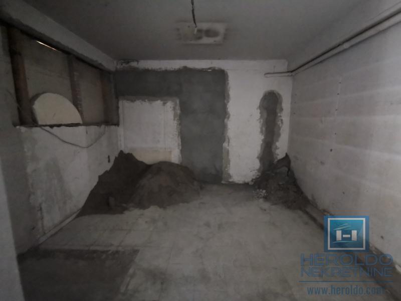 Prostran poslovni prostor