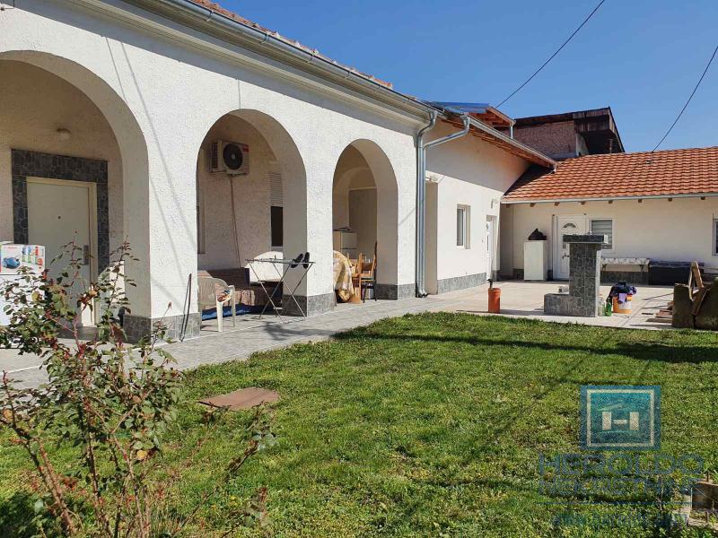 Stambena zgrada - 3 garsonjere