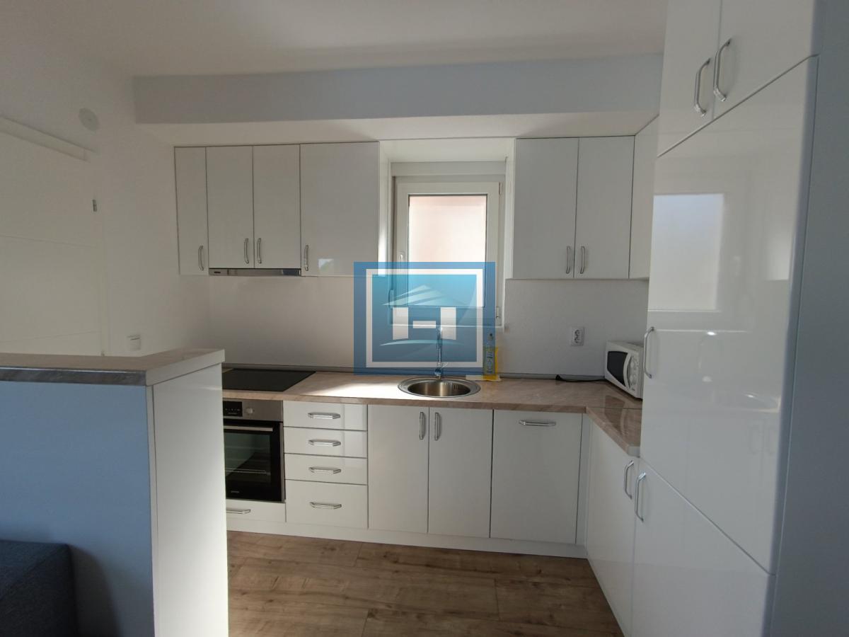 Prelep četverosoban stan kod Akva parka