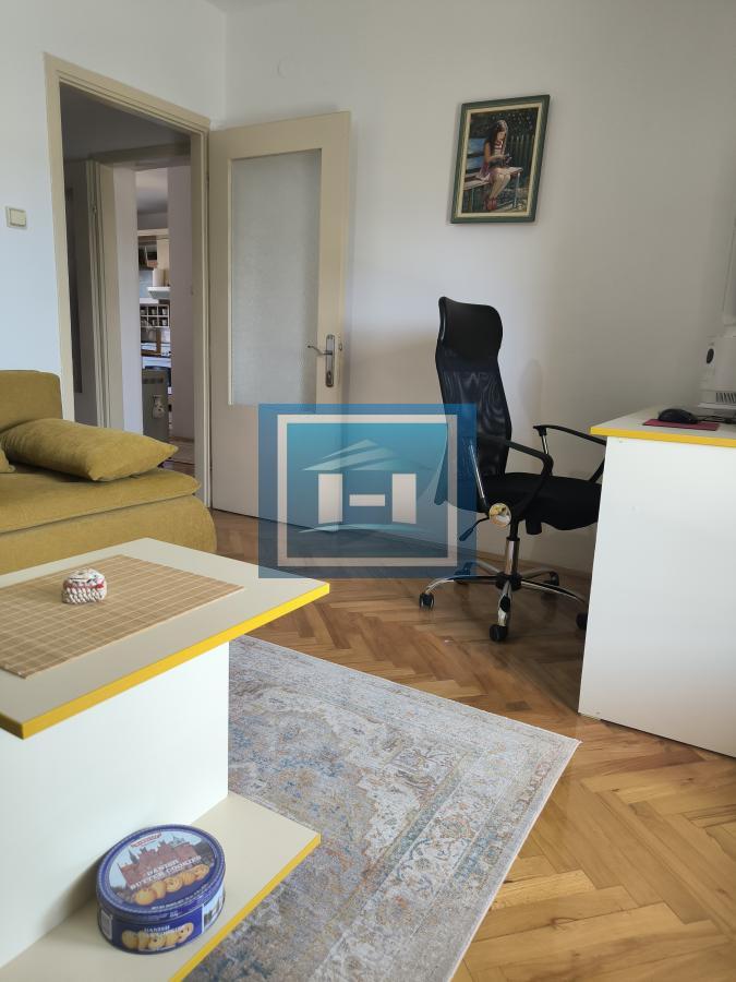 Na prodaju trosoban stan u Ćupriji