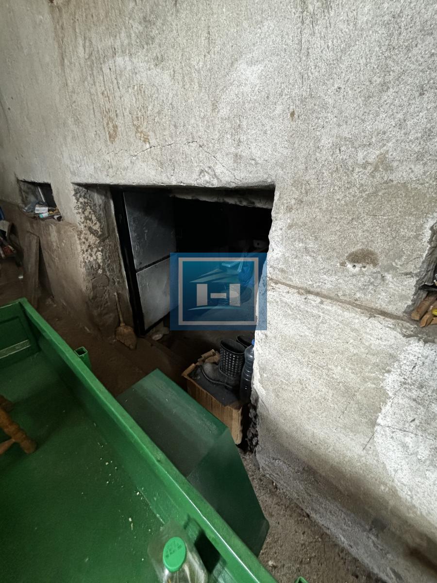 Kompletno seosko domaćinstvo na 7 km od Jagodine