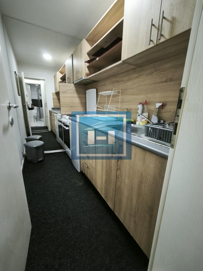 Na prodaju poslovni prostor od 82 m² u novijoj zgradi, s mogućnošću preuređenja u stambeni