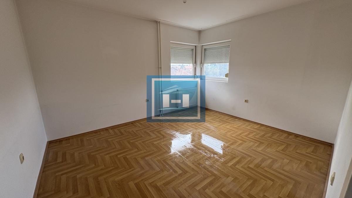 Na prodaju – Trosoban stan 73m² u širem centru grada, mirna lokacija