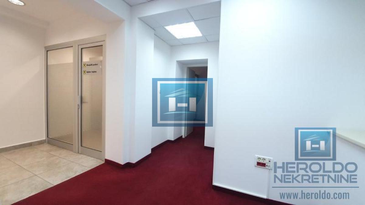 Izdavanje poslovnog prostora u strogom centru Jagodine – odlična lokacija, 171 m²