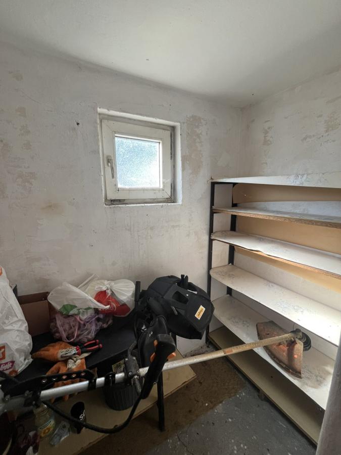 Vikendica sa prelepim pogledom okružena zelenilom.