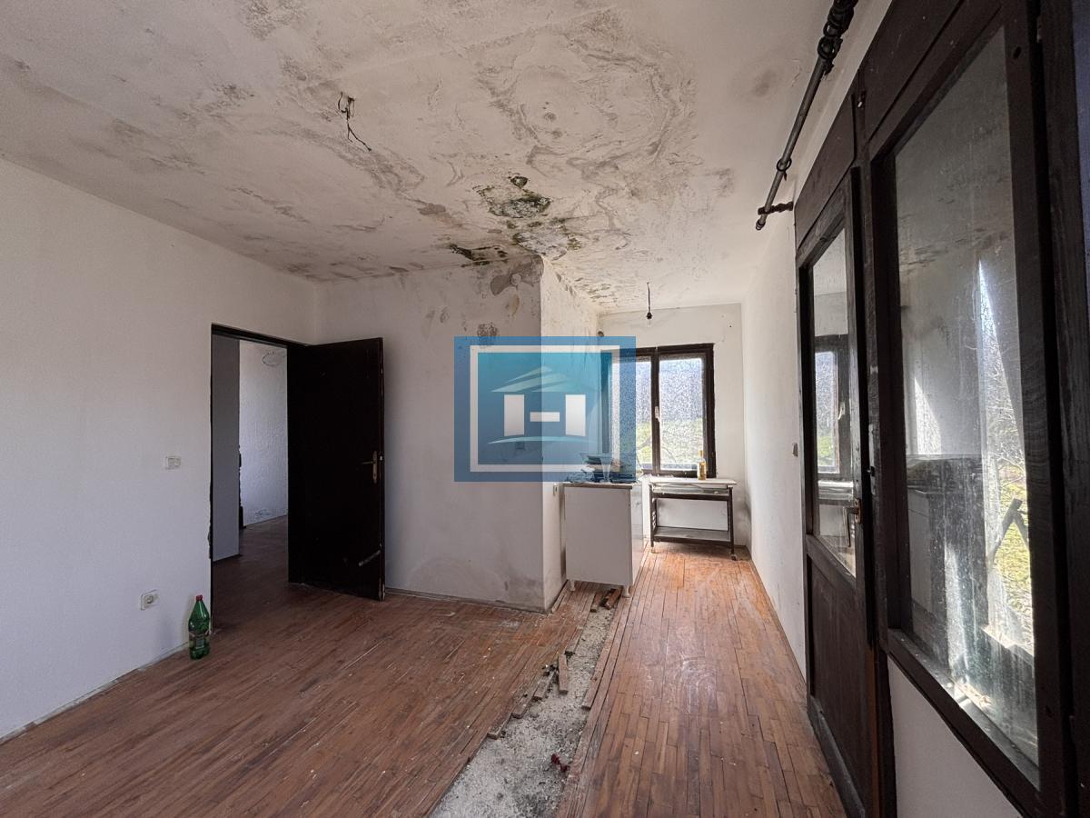 Seosko domaćinstvo – kuća preko 300 m² na placu preko 30 ari