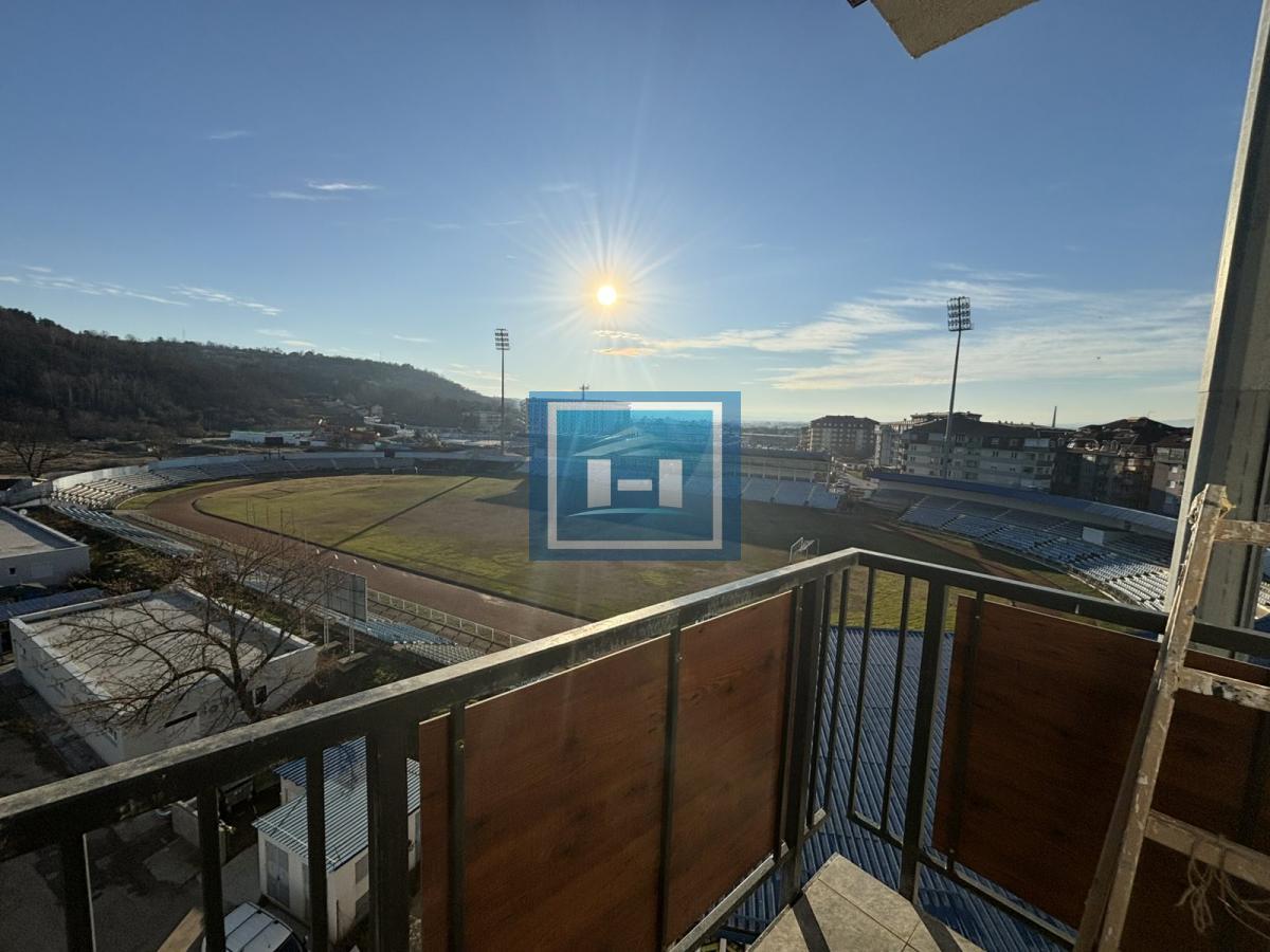 Ekskluzivan stan s pogledom na grad i stadion u kompleksu Crnjanski