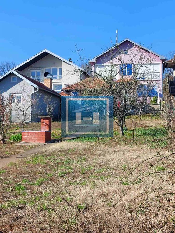 Karadjordjevo brdo-kuća bez ulaganja