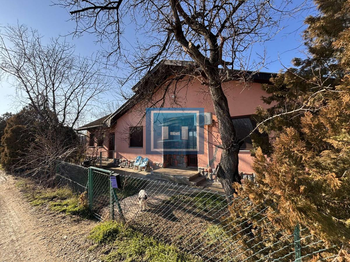 Kuća od 120m2 u naselju Kupusara na 7.39a placa