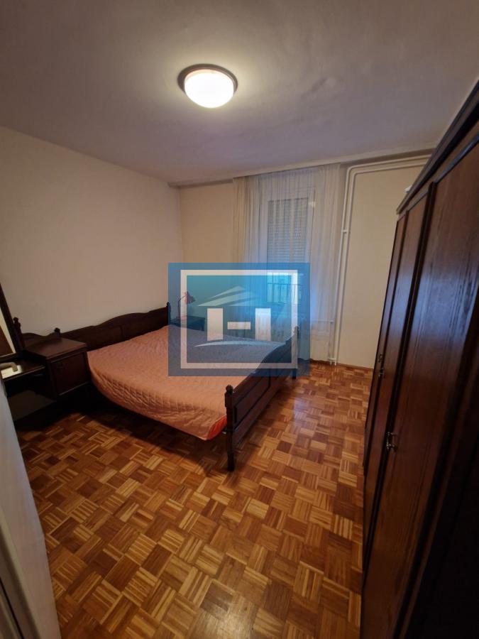 Vračar (Crveni krst) – renoviran stan sa slobodnim parkingom