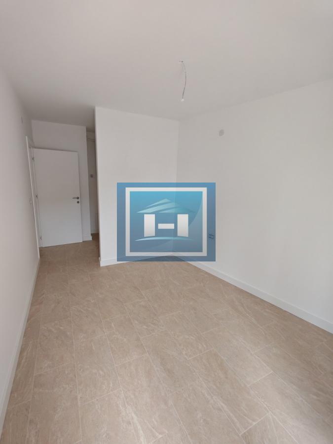 Odmah useljiv trosoban stan u novogradnji