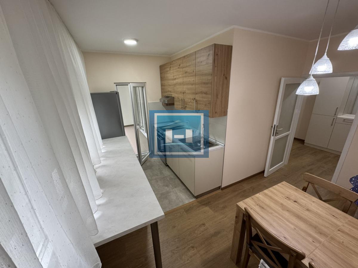 Prelep stan na Voždovcu – terasa + parking + prvi sprat!