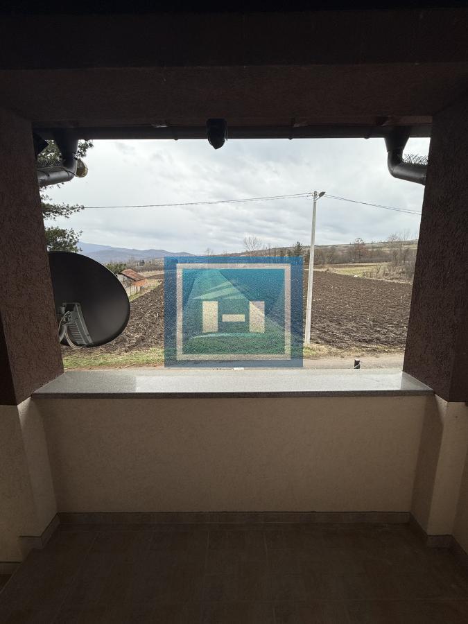 Dve kuće u Glavincima sa velikim imanjem -samo 8 km od grada