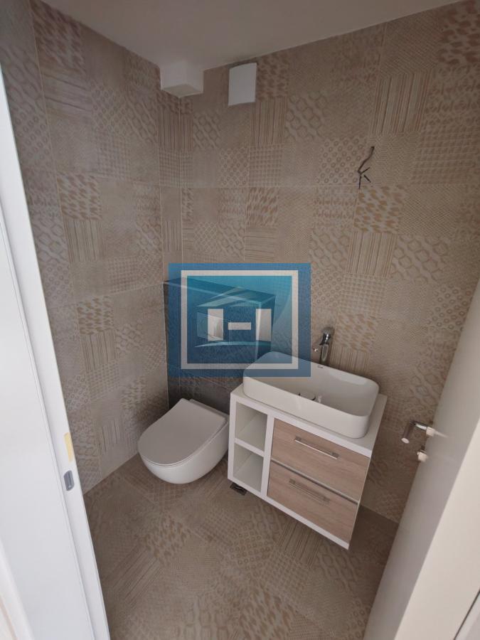 Odmah useljiv trosoban stan u novogradnji