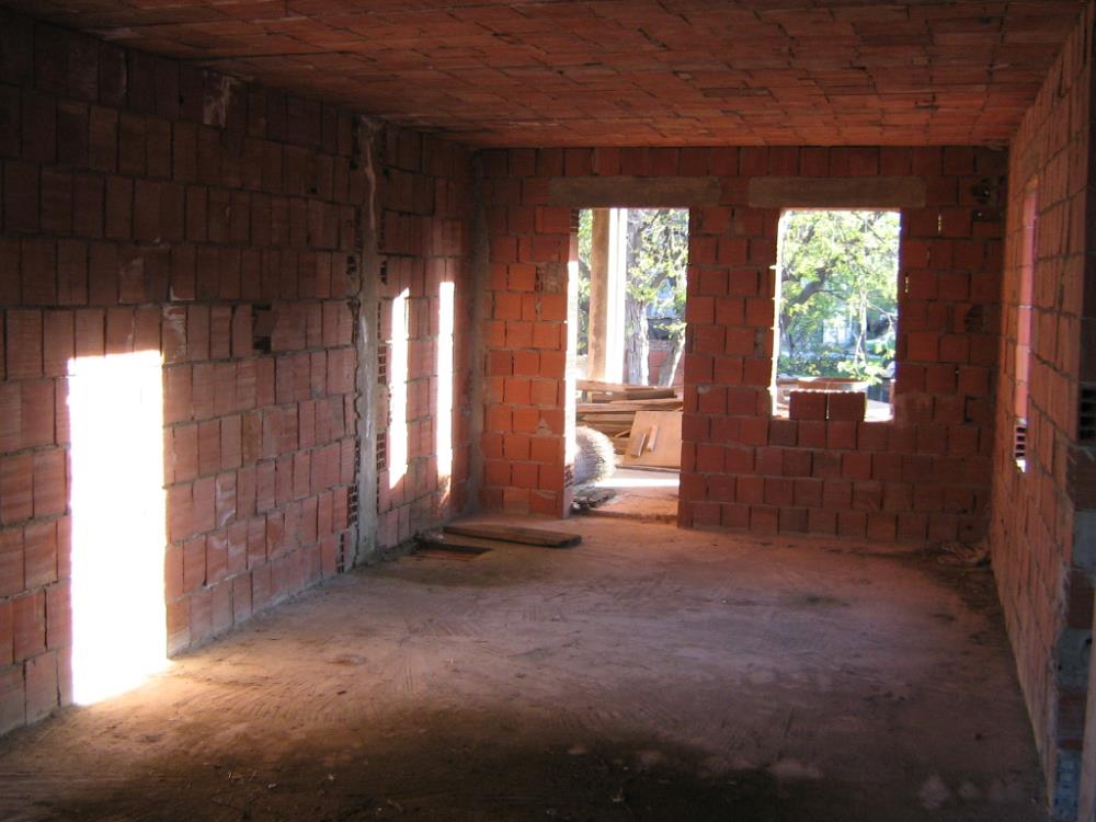 Nezavršena kuća, Solaris