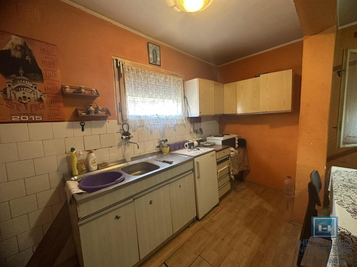 Na prodaju kuća sa pomoćnim objektima u Senju