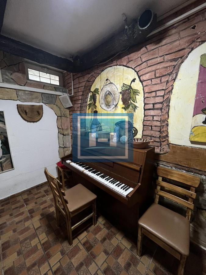 Izdaje se poslovni prostor – bivša kafana „Fontana bios“ – 140m²
