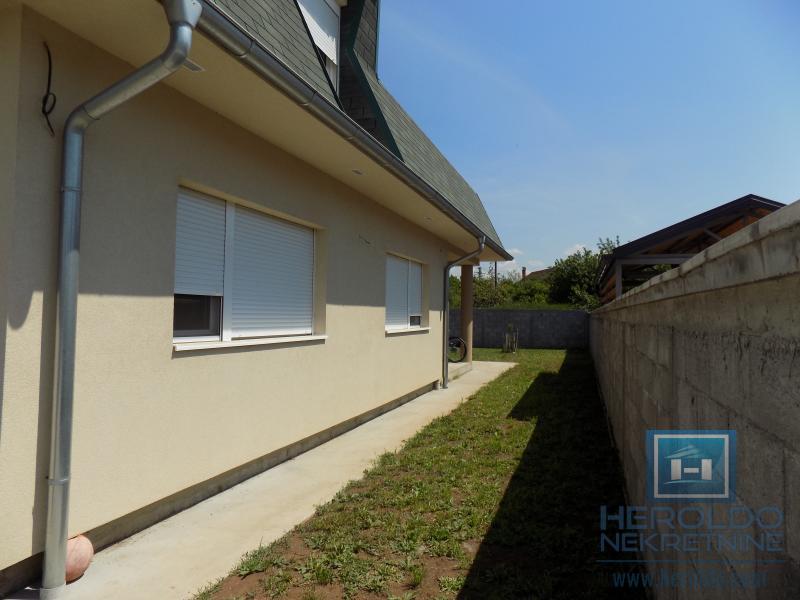 MODERNA KUĆA U MIRNOM DELU GRADA