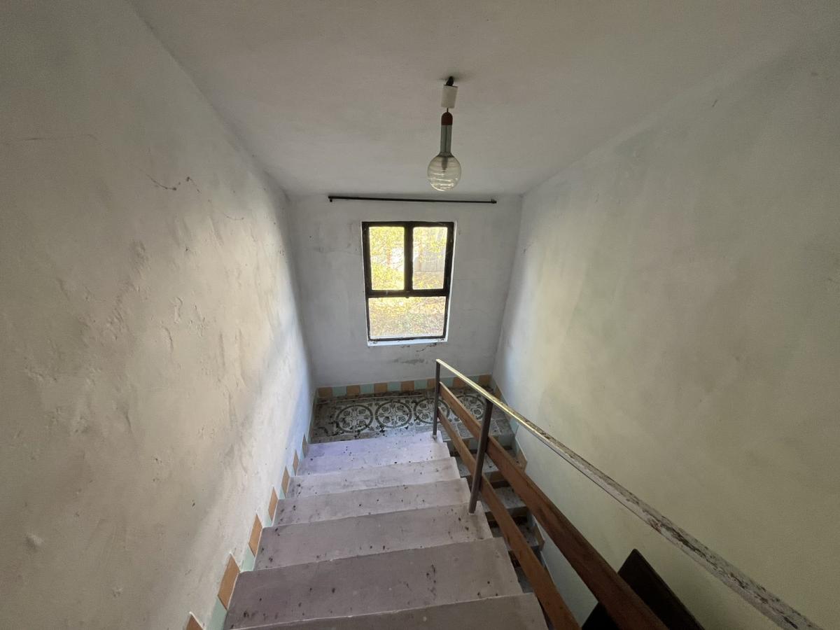 Vikendica sa prelepim pogledom okružena zelenilom.