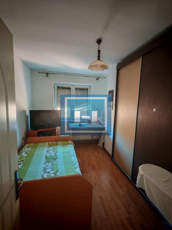 Izdaje se sprat kuće sa upotrebom dvorišta