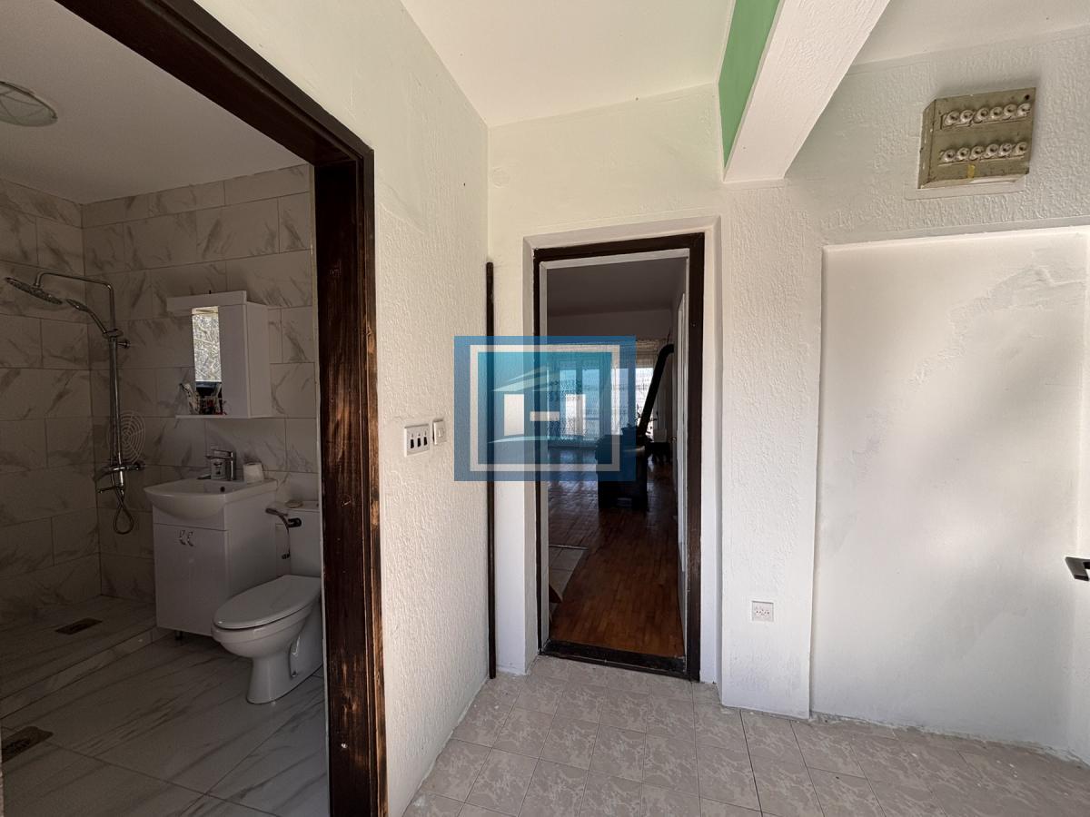 Seosko domaćinstvo – kuća preko 300 m² na placu preko 30 ari