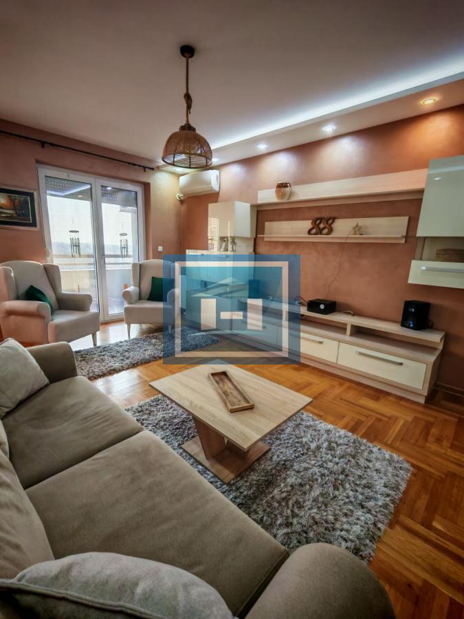 Trosoban stan za izdavanje u novogradnji