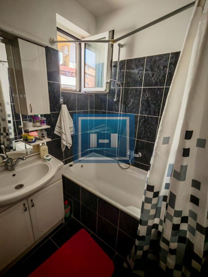 Izdaje se sprat kuće sa upotrebom dvorišta