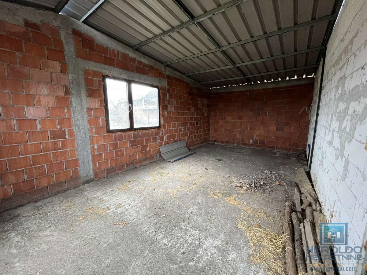 Kuća u Majuru na prostranom placu