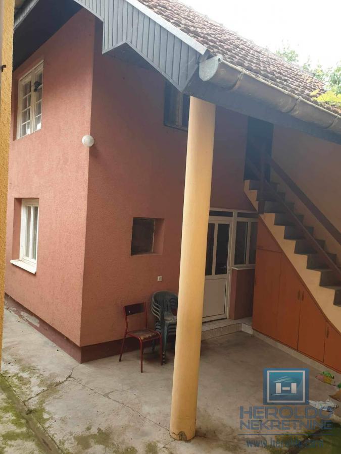 Kompletno seosko domaćinstvo u Sedlaru