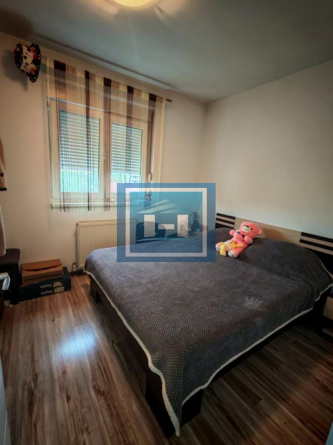 Trosoban stan u novogradnji sa parking mestom i podrumom