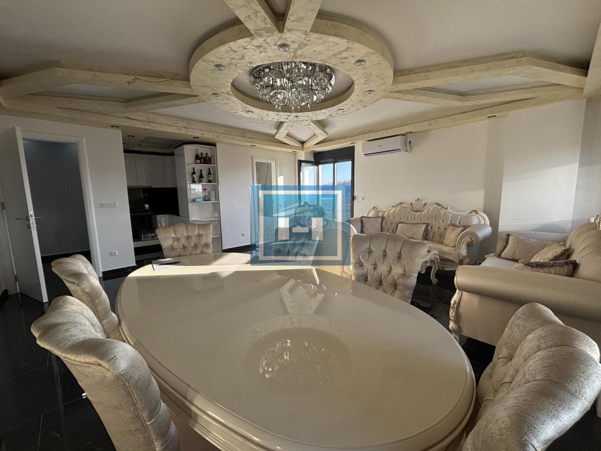 Ekskluzivan stan s pogledom na grad i stadion u kompleksu Crnjanski