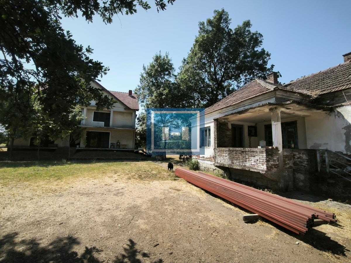 * NA PRODAJU – DVE KUĆE + POMOĆNI OBJEKAT NA VELIKOM PLACU – SELU VLAŠKA, KOD ĆUPRIJE *