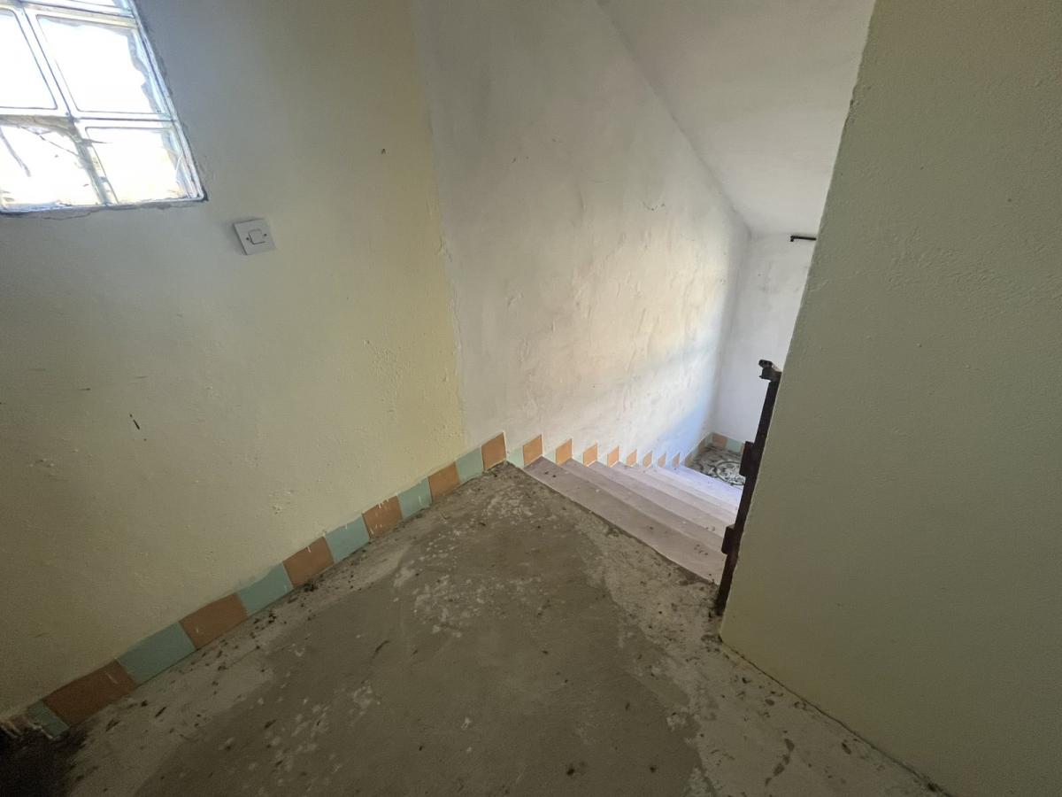 Vikendica sa prelepim pogledom okružena zelenilom.