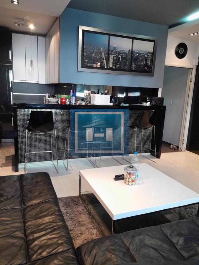 Na prodaju jednoiposoban stan – sam centar Kragujevca, pogled na crkvu!