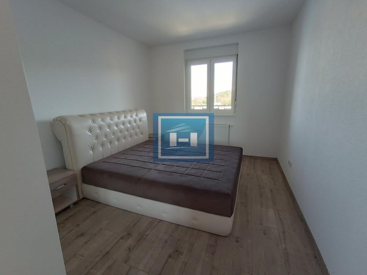 Prelep četverosoban stan kod Akva parka