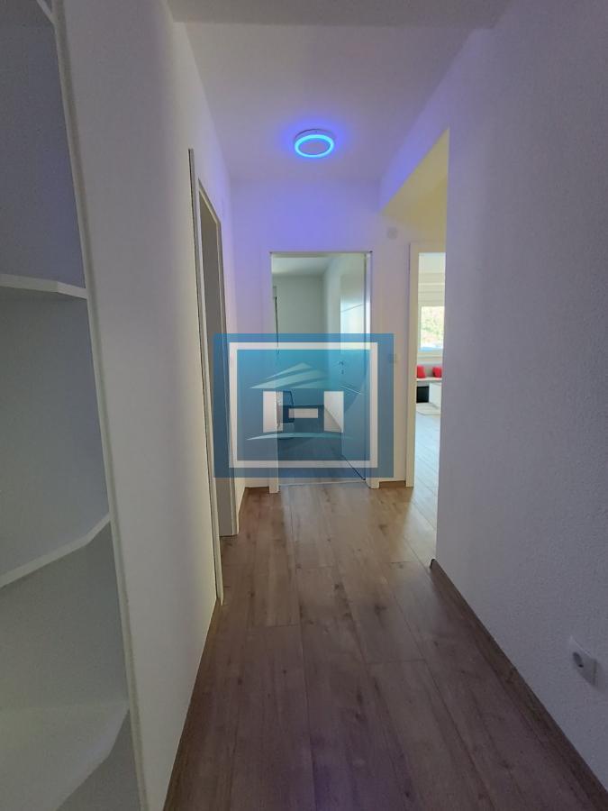 Prelep četverosoban stan kod Akva parka