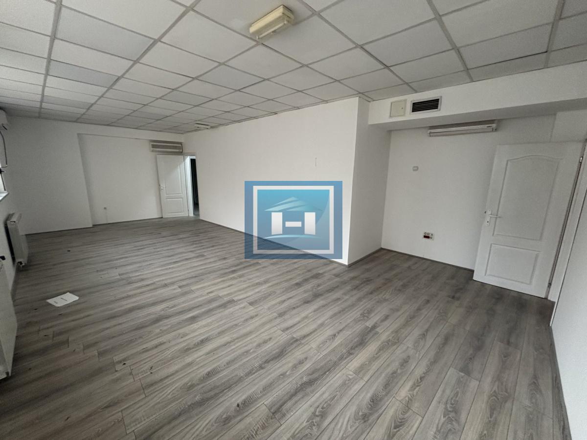 Izdavanje poslovnog prostora u strogom centru Jagodine – odlična lokacija, 171 m²