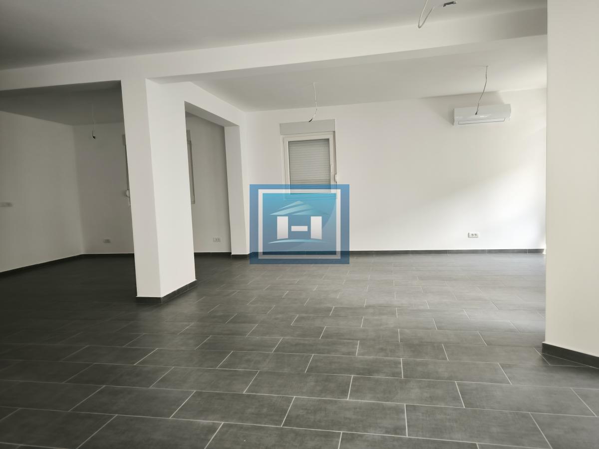 IZDAJE SE NOV, PROSTRAN STAN U CENTRU ĆUPRIJE – IDEALAN ZA PORODICE, FIRME I PRIVATNE DELATNOSTI