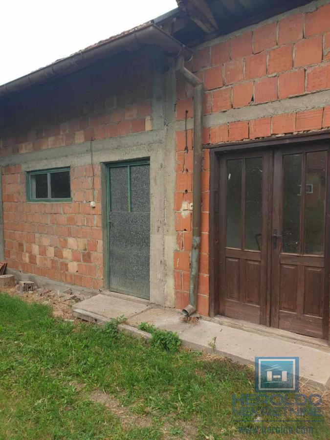 Kompletno seosko domaćinstvo u Sedlaru