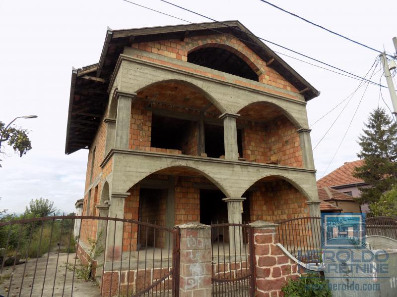 Na prodaju nezavršena kuća u Ćupriji