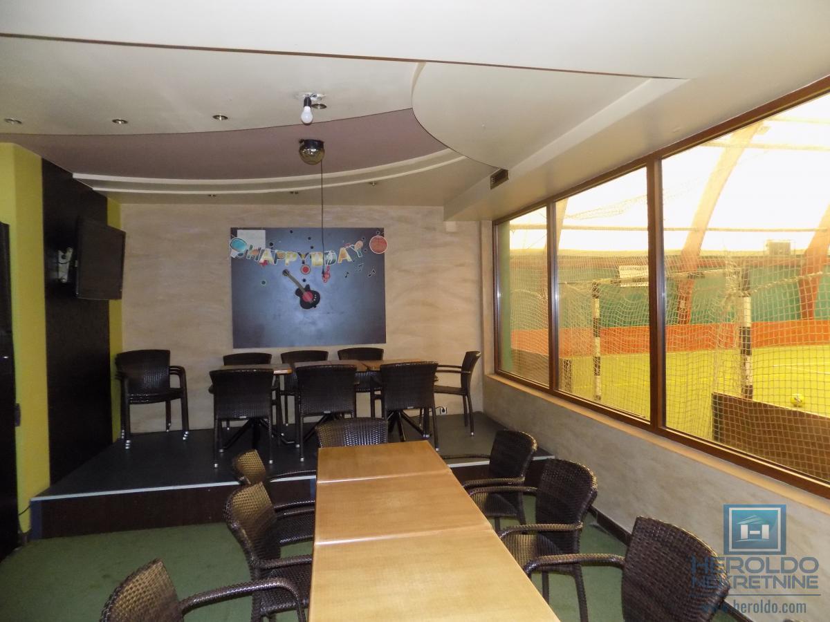 NA PRODAJU – BALON ZA FUDBAL SA KOMPLETNIM INVENTAROM