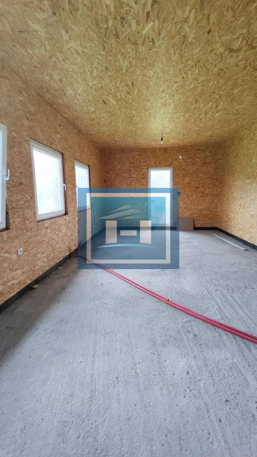 Kuća na parceli od 10 hektara zemlje u okolini Batočine