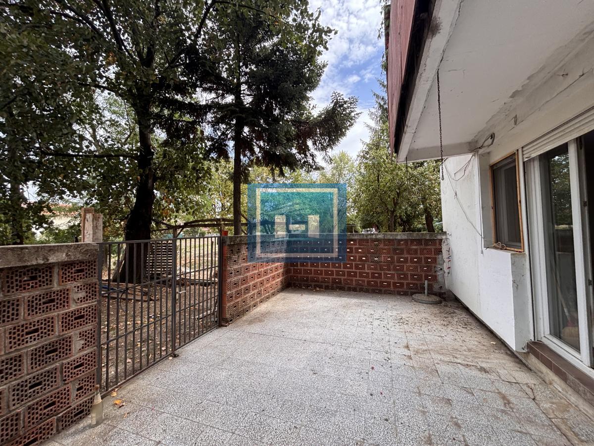 Izdaje se komforan stan -200e