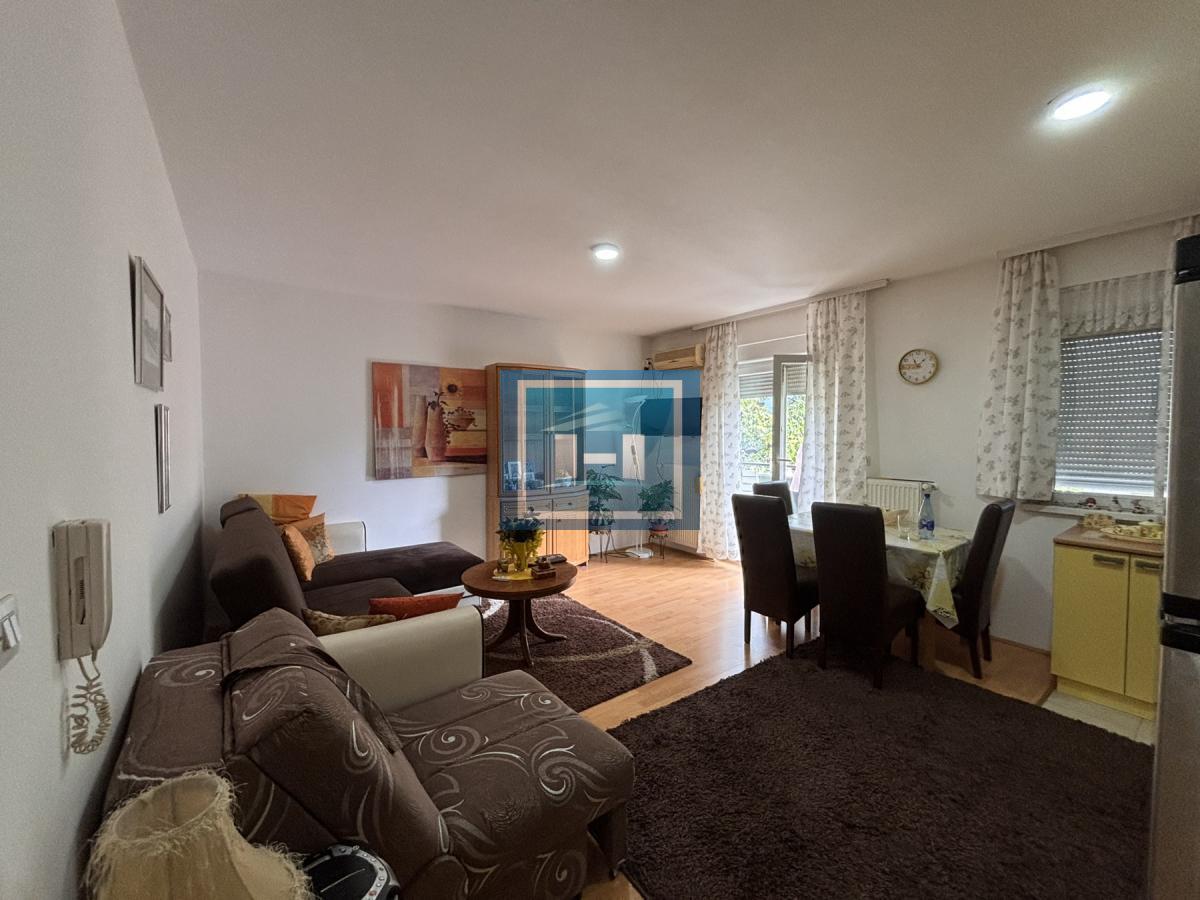 Izdaje se moderan stan u srcu grada – 49m²