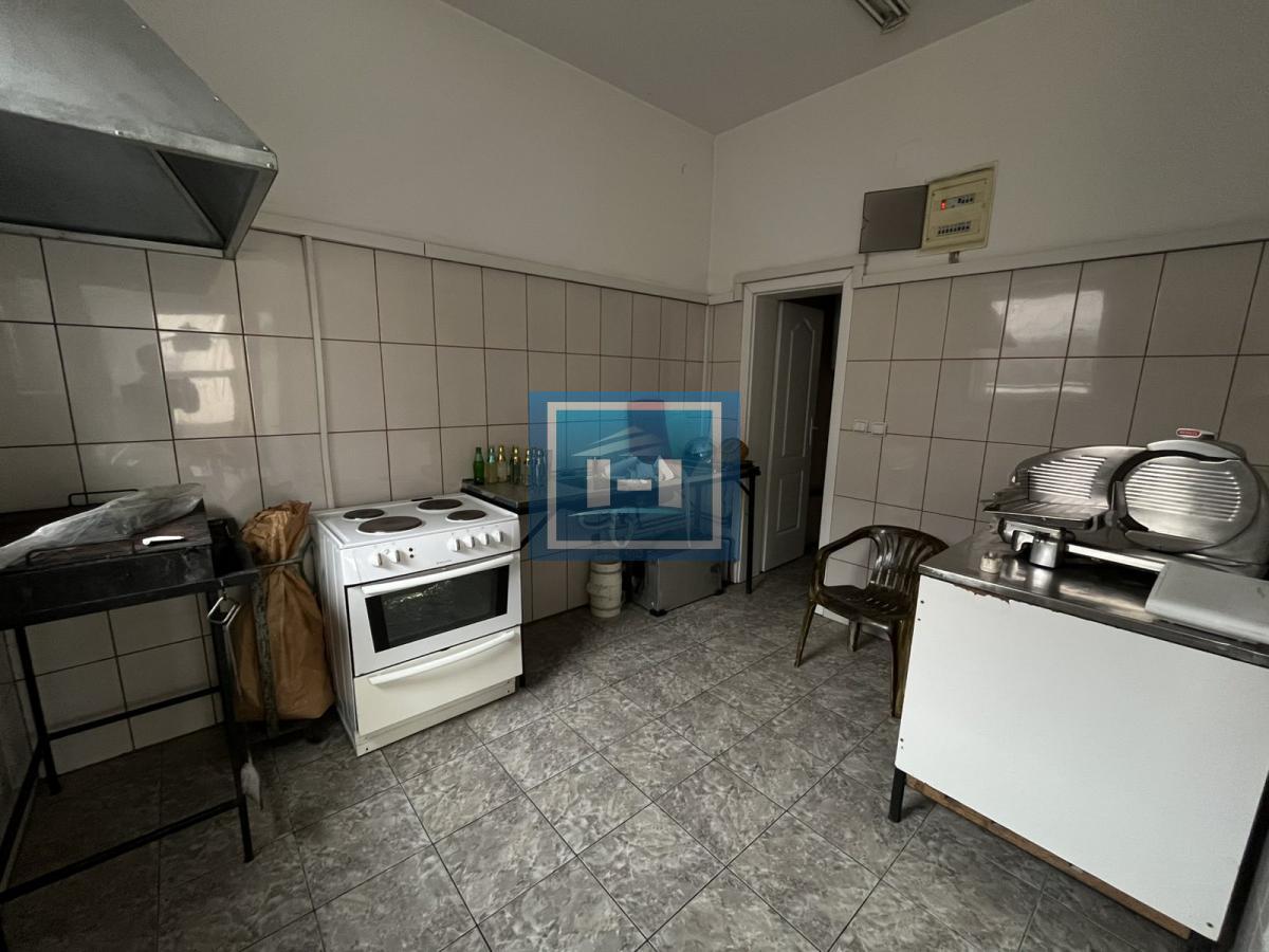 Izdaje se poslovni prostor – bivša kafana „Fontana bios“ – 140m²