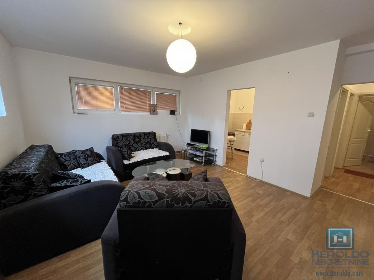 Dvosoban stan na super lokaciji