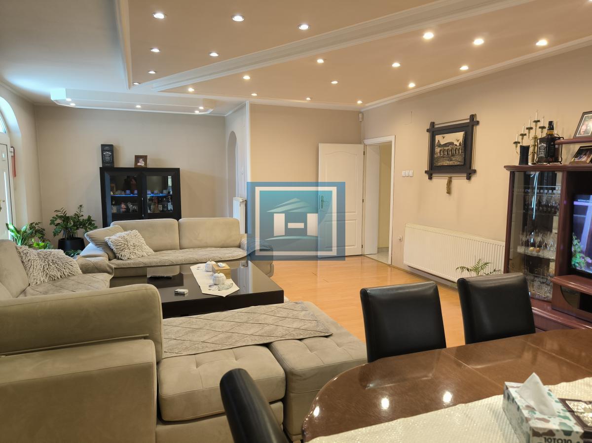 Na prodaju – Luksuzna porodična kuća