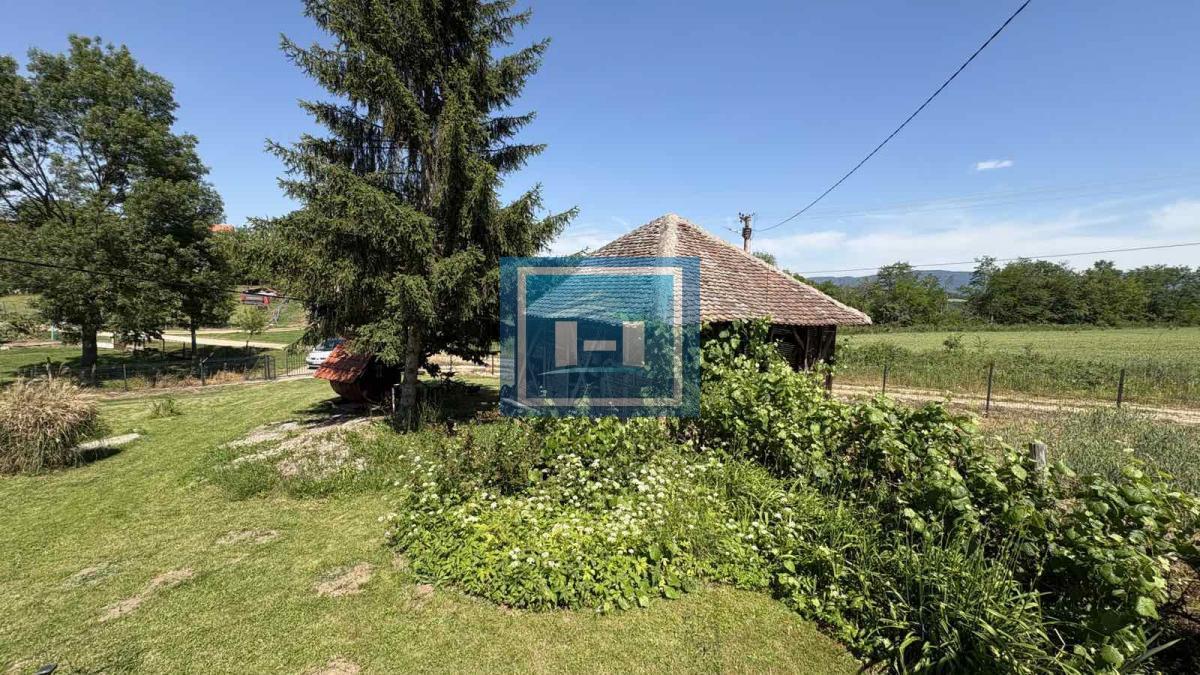Na prodaju seosko domaćinstvo – dve renovirane kuće na placu od 169.83 ari