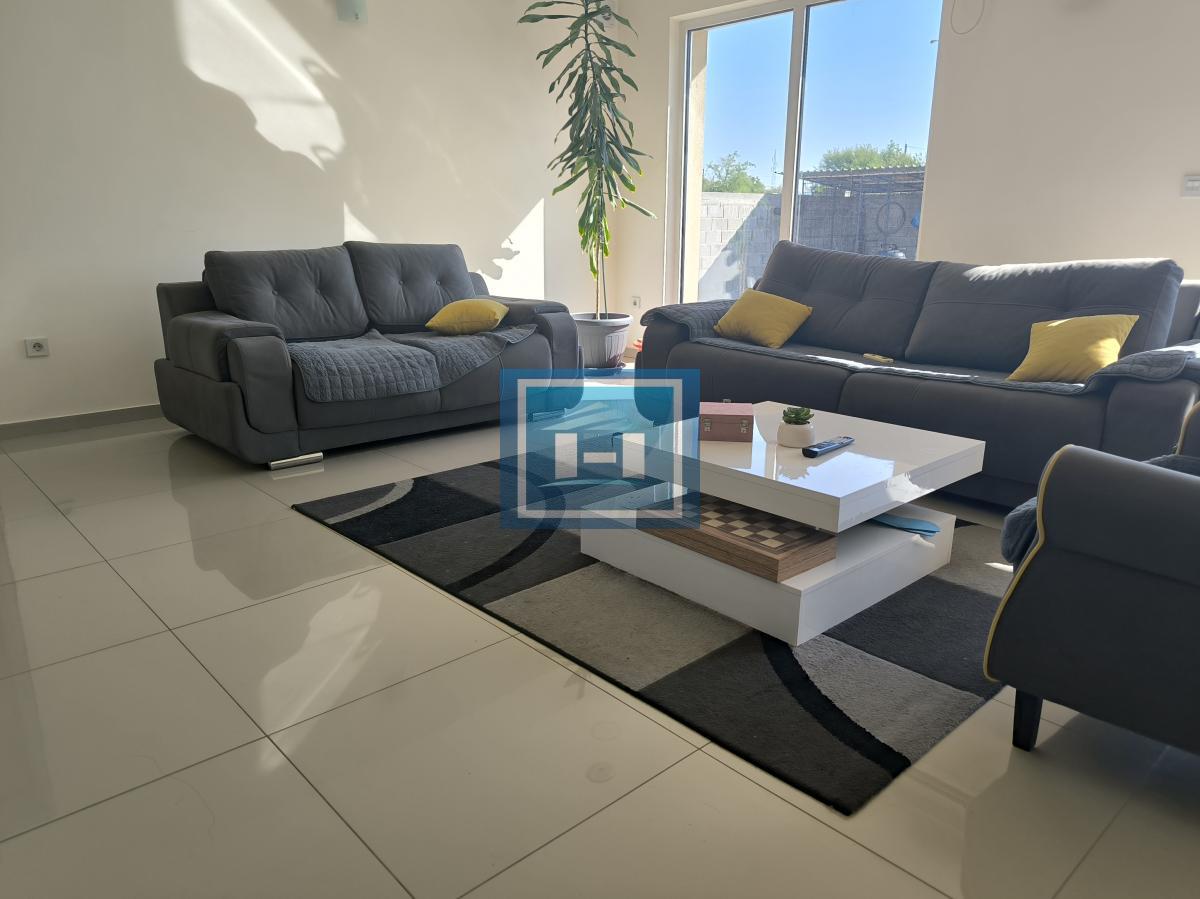 MODERNA KUĆA U MIRNOM DELU GRADA