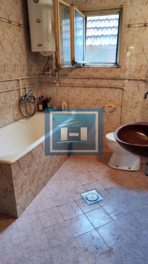 Kuća u centralnom delu Batočine pogodna za višečlane porodice